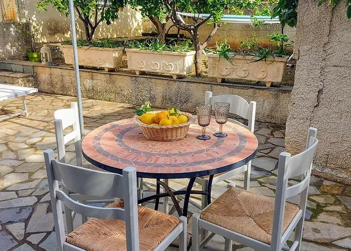 Octopus Garden, Koralli Διαμέρισμα Travliata