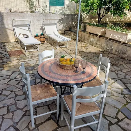 Διαμέρισμα Octopus Garden, Koralli Travliata